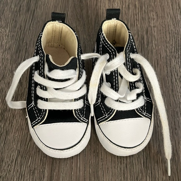 Converse One Star Crib Shoes Size 4 baby - Picture 1 of 7